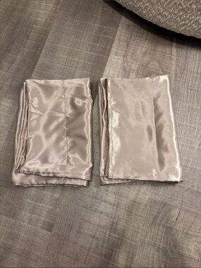 2 Satin Pillowcase Sham in Ivory/Beige